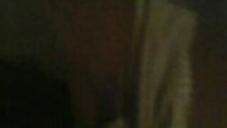ಕಪ್ಪು ಕಾರ್ಸೆಟ್‌ನಲ್ಲಿ ದೊಡ್ಡ ಬೂಬ್ಡ್ ಸ್ಲಟ್ ಬೃಹತ್ ರಾಡ್ ಬಾಲ್‌ಗಳನ್ನು ಆಳವಾಗಿ ಹೀರುತ್ತಿದೆ